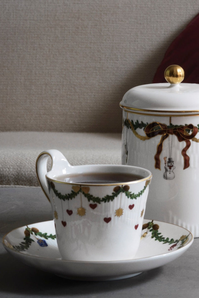 Royal Copenhagen Stjerneriflet jul højhankskop m/ underkop - 24 cl. - Bahne